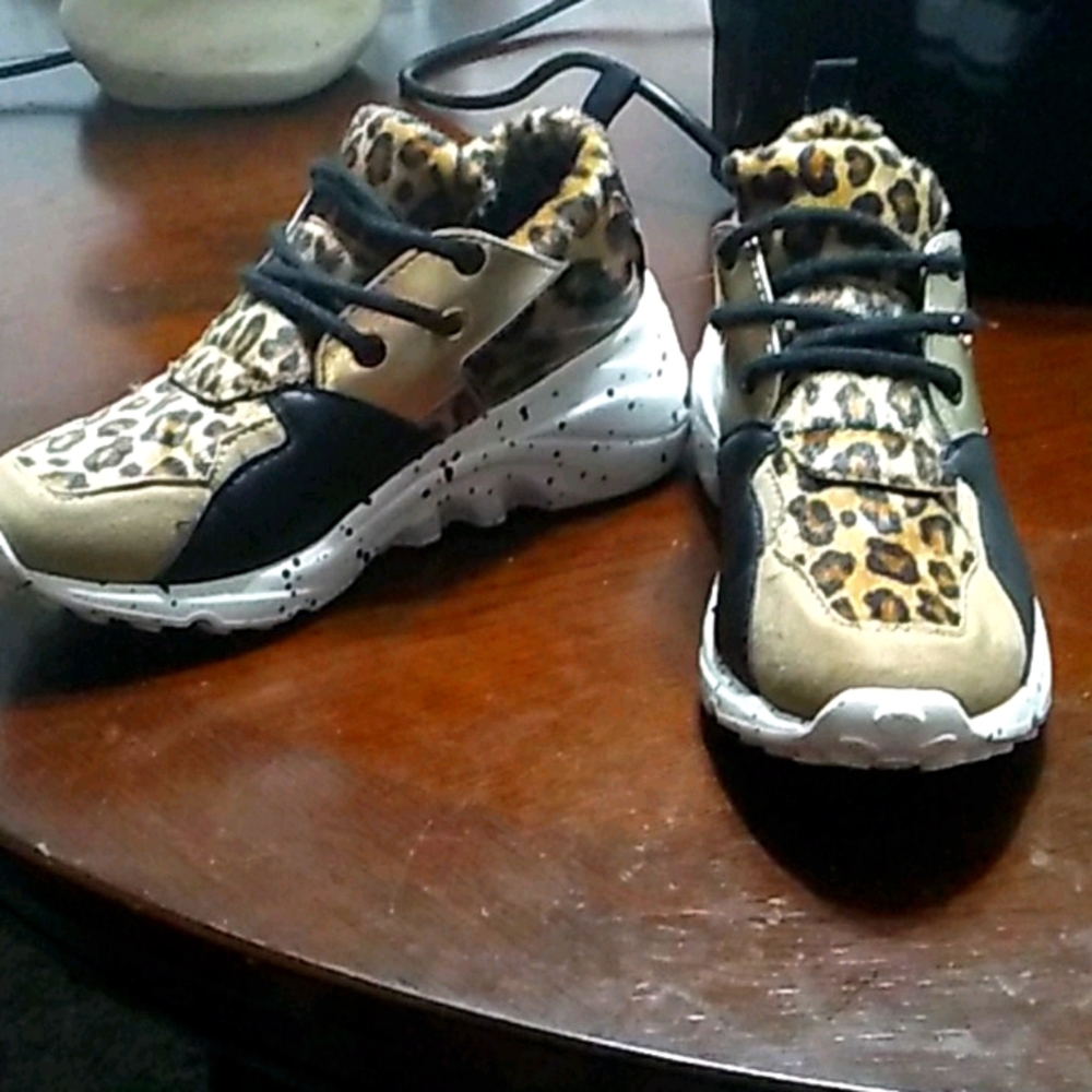 Shoes - Picture 2 of 3